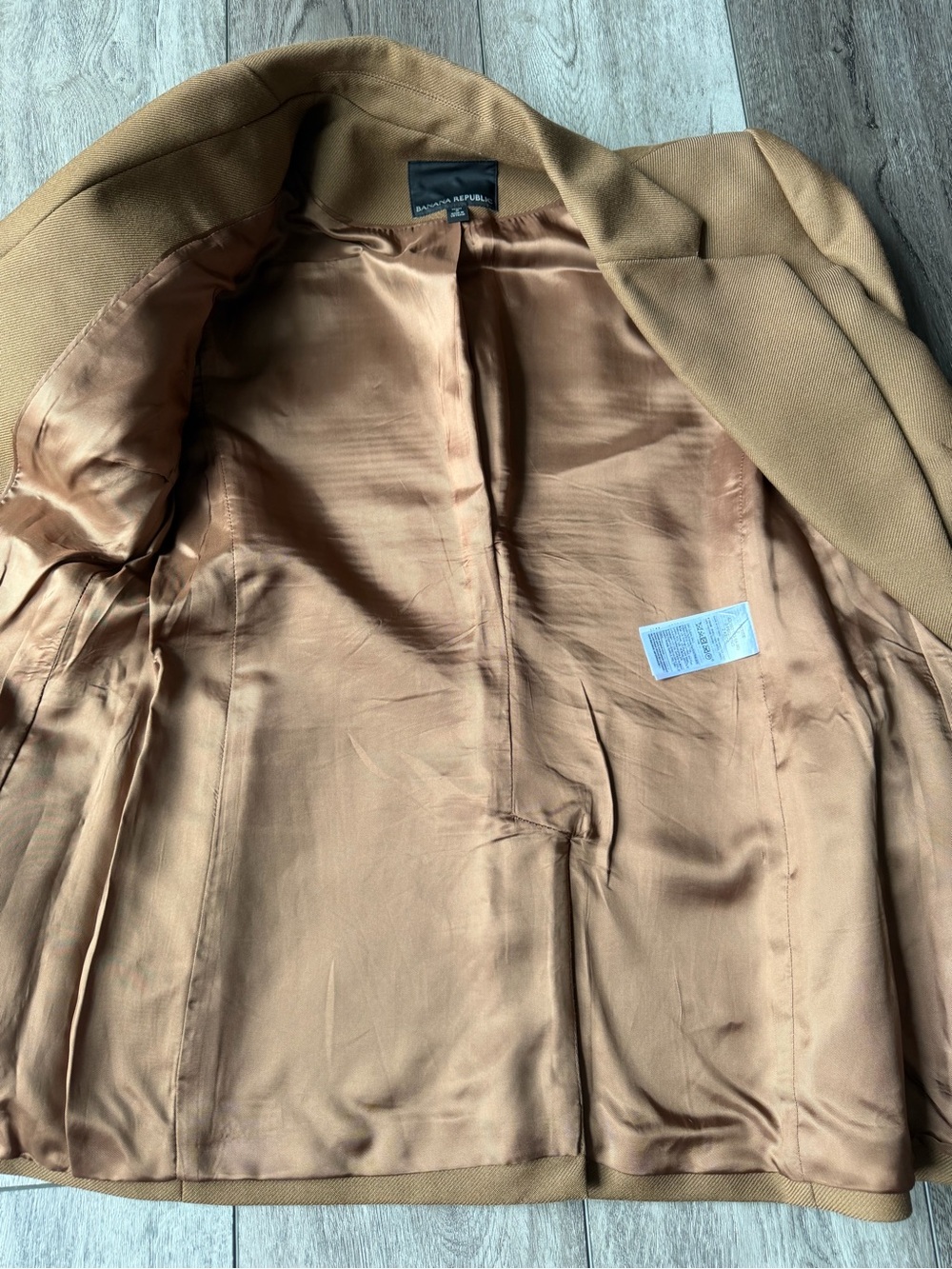 Banana Republic- Lido 100% Wool Classic Camel Blazer with Tan Lining - Picture 6 of 10